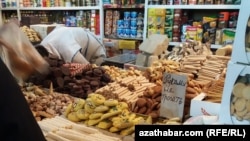 Прилавок на продуктовом рынке, Лебапская область Туркменистана  