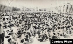 Кыргызстан демократиялык кыймылынын Бишкектин Ала-Тоо аянтындагы митинги. 1991-жыл.