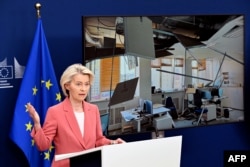 Președinta Comisiei Europene, Ursula Von der Leyen, a condamnat atacul rusesc cu rachete și drone asupra unor blocuri de apartamente din capitala Ucrainei, soldat cu 23 de morți, printre care și 4 copii, și care a lovit și clădirea misiunii UE în Ucraina