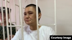 Рита Карасартова сот залында.