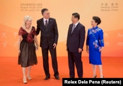 Montenegrin President Filip Vujanovic (second from left) and his wife, Svetlana (left), greet Chinese President Xi Jinping as his wife, Peng Liyuan, looks on during a reception for country leaders and officials at the Purple Palace ahead of the 2014 Nanjing Youth Olympic Games.