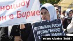 Кадыров Ахьмадан цIарх йолчу майданехь Мьянмерчу бусулбанашна гIоьнна хIоттийна митинг. 2017 шеран гезгмашин-беттан 4 де