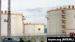 Нефтебаза в Феодосии, архивное фото 