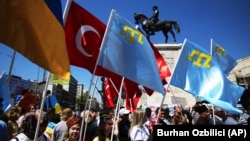 Акція проти збройної агресії Росії щодо України, яку в столиці Туреччини провели українці, турки та кримські татари, 21 травня 2022 року