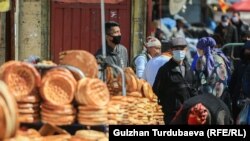 Бишкектеги Ош базары. Иллюстрациялык сүрөт.