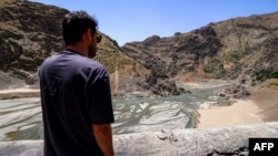 ورودی کم‌آب رودخانه در بالادست سد امیرکبیر، خرداد ۱۴۰۴