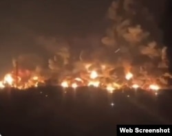 Пожежа на нафтобазі Феодосії після удару безпілотників у ніч на 13 жовтня 2025 року. Скриншот з відео