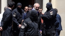 Բագրատ արքեպիսկոպոսն ու նրա 14 համախոհները՝ ճաղերից այն կողմ