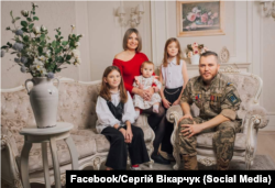 З дружиною та доньками