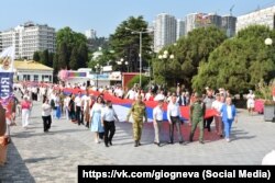 Прапор Росії розгорнули на набережній Алушти на честь Дня Росії, 12 червня 2025 року