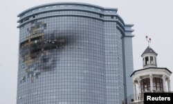 Вид на поврежденный ЖК "Лазурные небеса" после атаки беспилотника в ходе российско-украинского конфликта в Казани, Россия, 21 декабря 2024 года.