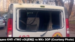 Наслідки удару FPV-дрона по машині екстреної медичної допомоги у с. Біленьке, Запорізької області. Фото КНП «ТМО «ОЦЕМД та МК» ЗОР