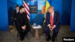 Президент США Дональд Трамп и президент Украины Владимир Зеленский присутствуют на встрече в рамках саммита НАТО в Гааге, Нидерланды, 25 июня 2025 года