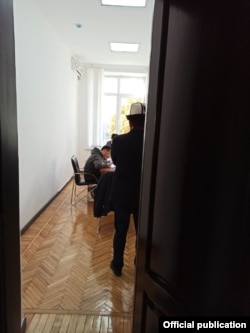 БШКнын "Телегамдагы" каналына тинтүү учурунан тартылган ушул сүрөт жарыяланды.