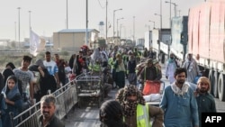 له ایرانه ایستل شوي افغانان د ورېښمو پله له لارې زرنج ته داخلېږي - د جولای ۱۳مې انځور.