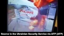 Скріншот із відео ударів СБУ по літаках стратегічної авіації Росії на аеродромі «Бєлая» в Іркутській області РФ, 1 червня 2025 року