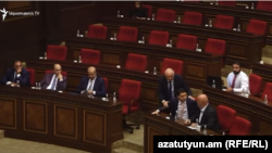 Միջադեպ խորհրդարանում Արգիշտի Քյարամյանի և Հովիկ Աղազարյանի միջև
