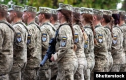 Під час репетиції військового параду до Дня Незалежності України. Київ, 18 серпня 2021 року. В лавах ЗСУ служать і чоловіки, і жінки