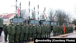 Цырымонія перадачы сродкаў радыёэлектроннай барацьбы вайсковым часткам у Полацку, 12 сьнежня 2025 году. Фота Міністэрства абароны Беларусі