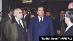 Йиржи Бечка ҳамроҳ бо раиси ҷумҳури Тоҷикистон Эмомалӣ Раҳмон дар Радиои Озодӣ