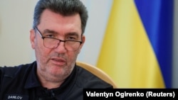 «Загальновідомо, що БПЛА, БТР та іншу військову техніку можна спокійно купити в московських військторгах. Гасло: «ДРГ Деколонизация Российского Государства», – написав Данілов у твітері