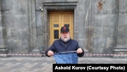 Russian filmmaker Vitaly Mansky protests outside the FSB's headquarters in Moscow on December 22. 
