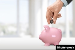 "Сезгә акчаның реаль кайда эш итүен күрсәтмиләр икән, сак булыгыз, бу финанс пирамидага охшаган."