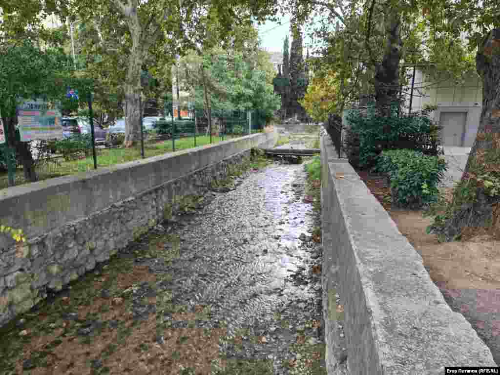 Річка Дерекойка піднабрала води після жовтневих опадів, але все ще маловодна