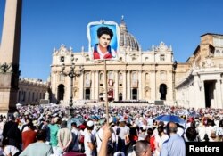 У час абвесткі пра кананізацыю Акуціса