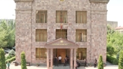 «Առաջին անգամ պատիվ ունեմ տեսնելու Քննչականը». առավոտից Երևանի քննչական վարչություն են հրավիրվել 9 հոգևորականներ