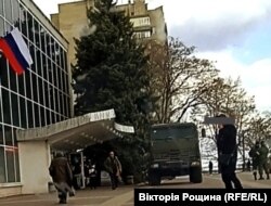 Місцевий будинок культури Мелітополя, де раніше базувався проукраїнський штаб, захопили окупанти. Квітень 2022 року