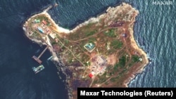 Спутниковый снимок острова Змеиный, 12 мая 2022 года