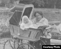 Аделаида Герцык с сыном.