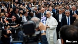 Папа Леў XIV сустракаецца з журналістамі. Рым, 12 траўня 2025