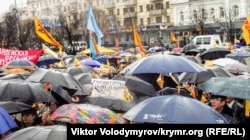 Один из митингов Оранжевой революции в Симферополе. Крым, 2004 год