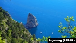 На фото: мис Айя, Крим. У Меджлісі заяву польського дипломата розцінюють як пропозицію «поступитися Кримом»