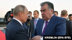 Владимир Путин и Эмомали Рахмон на саммите СНГ в Душанбе, 28 сентября 2018 года