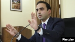 Երևանի քաղաքապետ Տիգրան Ավինյանը ասուլիսի ժամանակ, 15-ը սեպտեմբերի, 2025թ.