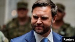 «Чим довше це триватиме, тим глибшими будуть скорочення. Деякі з цих скорочень будуть болісними. Це не та ситуація, яка нам подобається», – сказав Венс