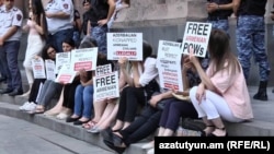 Գերիների հարազատները ակցիա են իրականացնում Կառավարության շենքի դիմաց, 9-ը օգոստոսի, 2021թ.
