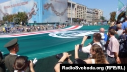 Самый большой флаг Ичкерии на демонстрации в Киеве, 2017 год