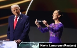 АҚШ президенті Дональд Трамп пен Мексика президенті Клаудия Шейнбаум жеребе тарту рәсімінде. Вашингтон, 5 желтоқсан 2025 жыл.
