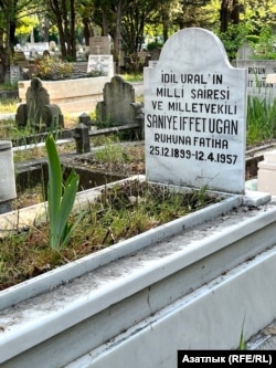 Татар шагыйрәсе һәм мөгаллимәсе Сания Гыйффәт кабере