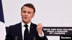 «Ці російські удари мають припинитися. Перемир’я має бути досягнуто якомога швидше. Якщо ж Росія й далі зволікатиме та відкидати мир, мають бути вжиті рішучі дії» – Еммануель Макрон