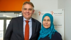 Yennes de Mol ve Lilâ Gemeci