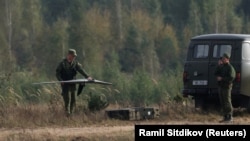 Белорусский военный с дроном во время совместных учений с российскими войсками в Беларуси в августе этого года