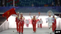 Кыргызстан на Олимпийских играх в Сочи представляет горнолыжник Дмитрий Трелевский. На церемонии открытия, 7 февраля 2014