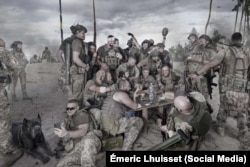 „De departe, aud răspunsul cazacilor”, de Emeric Lhuisset.