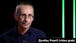 «Мені якось незручно, коли пишуть, що я герой, що я все витримав. Я багато чого витримав, але я не герой. Герої – це хлопці, хто зараз життя віддають на передовій», – каже Юрій Шаповалов 