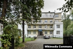 Вілла «Пан Тадеуш» в місті Закопане, де 20 лютого 1940 пройшла третя конференція офіцерів НКВС і гестапо. Тут обговорювалися репресивні заходи проти краківської інтелігенції